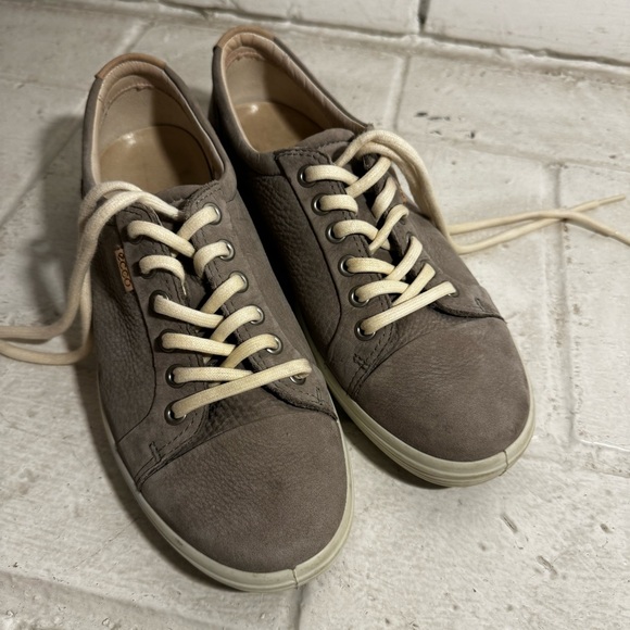ECCO Women's Warm Gray Nubuck Casual Soft Lace-Up Sneaker Sz 8 - Picture 4 of 10